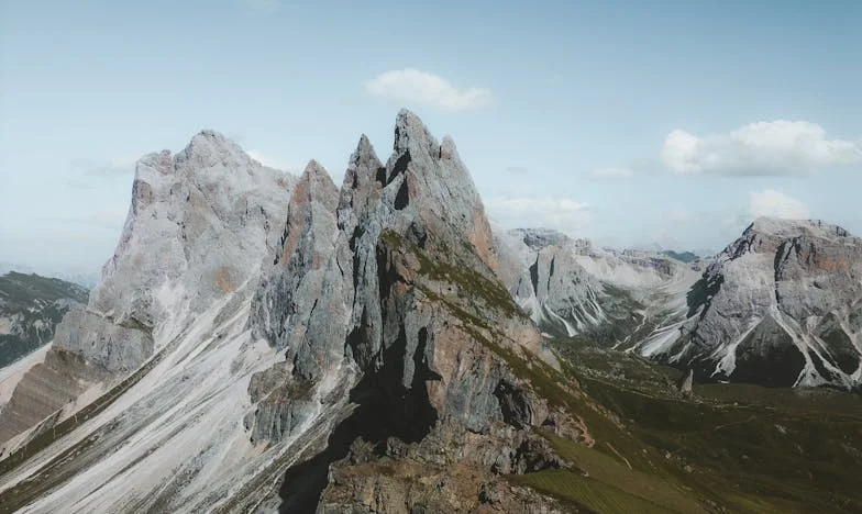Opt ani de tăcere și cafea: Adevărul pe care l-am aflat când domnul Dumitrescu a dispărut