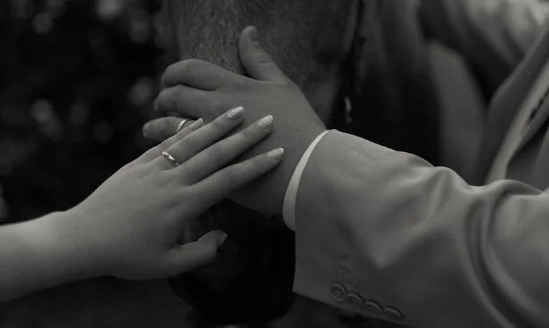 „Un singur cuvânt și totul s-a prăbușit” – Povestea mea despre trădare, curaj și regăsire