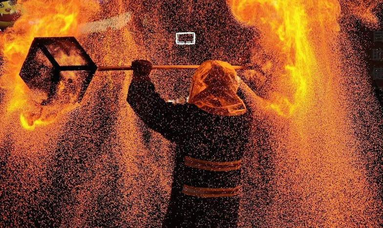 Ziua în care s-au spart toate farfuriile: O aniversare care a schimbat totul