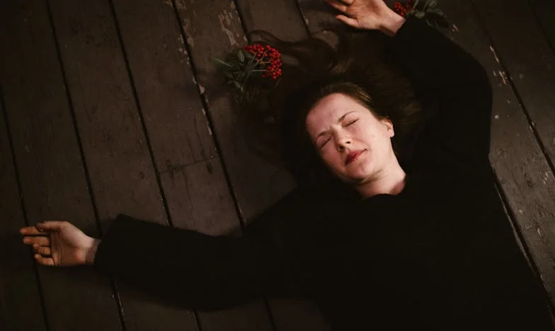 Când tăcerea rupe căsnicia: Povestea unei iubiri pierdute între control și neîncredere