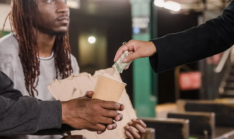 După treizeci de ani de căsnicie, am rămas singură – dar adevărata trădare a venit din partea fiilor mei