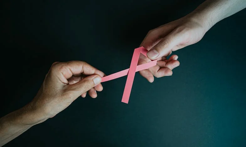 Între două lumi: Povestea mea despre luptă, tăcere și curaj