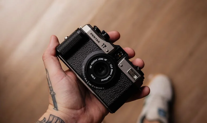 Între două lumi: Povestea unei familii uitate