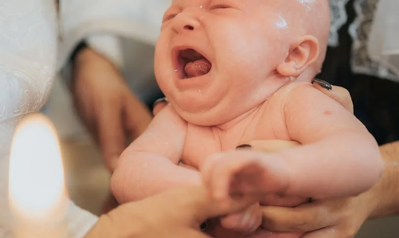 „Îți dau fiul înapoi, ai grijă de el” – Povestea unei femei care a ales să se salveze