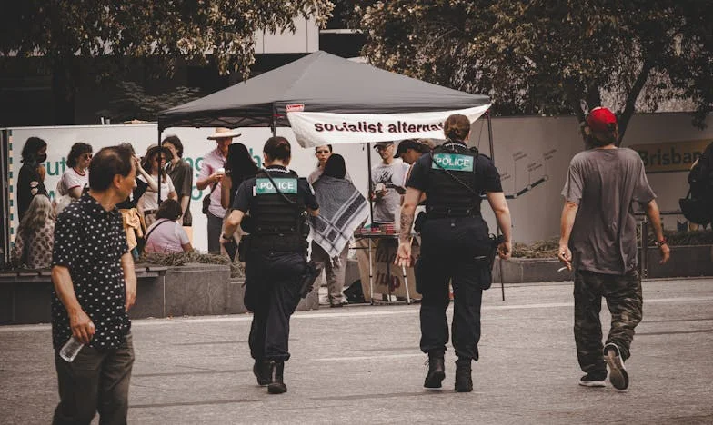 Lăsat la ușa spitalului: Povestea mea despre abandon, luptă și speranță