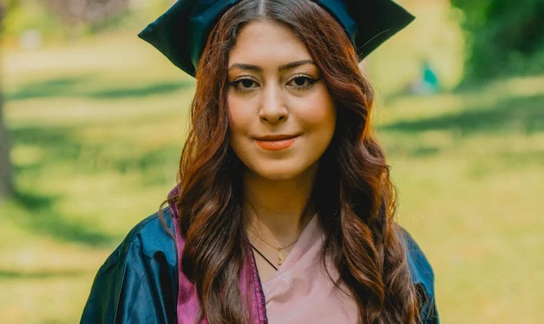 Rochia cu Flori și Oglinda Rușinii: Povestea Mea din Noaptea Balului