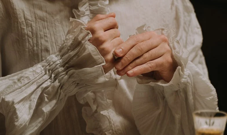 Umbra Preferințelor: Povestea Unei Mame Între Două Lume