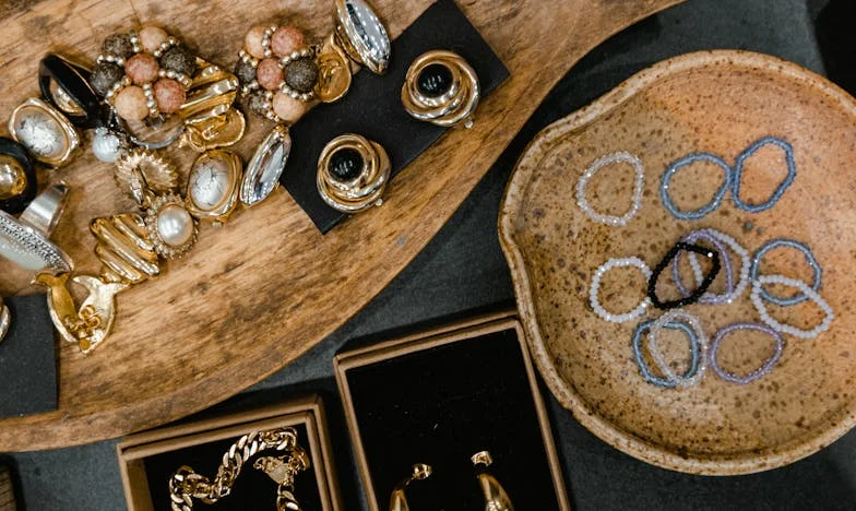 Umbra Trecutului: Povestea Mea Printre Generații