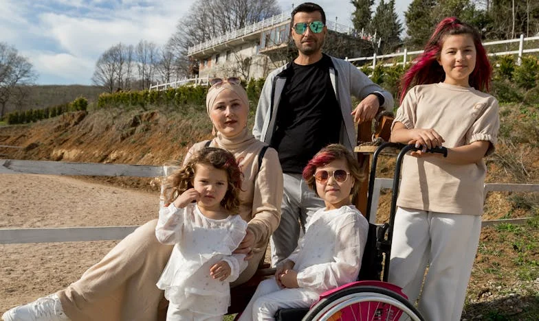 Când propria fiică îți spune: „Tu te bucuri de pensie, iar noi ne înecăm în datorii” – Povara legăturilor de sânge