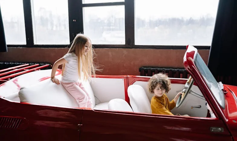 „Dacă naști noaptea, să nu mă suni!” – Povestea unei fete românce forțate să se mărite pentru a salva familia