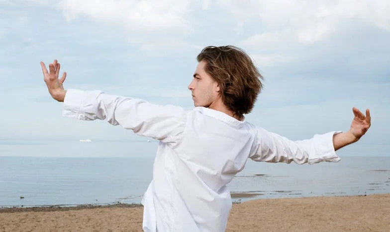 „Fiul meu nu vede adevărul despre soția lui. Să-i spun sau să tac pentru totdeauna?” Povestea unei mame la răscruce