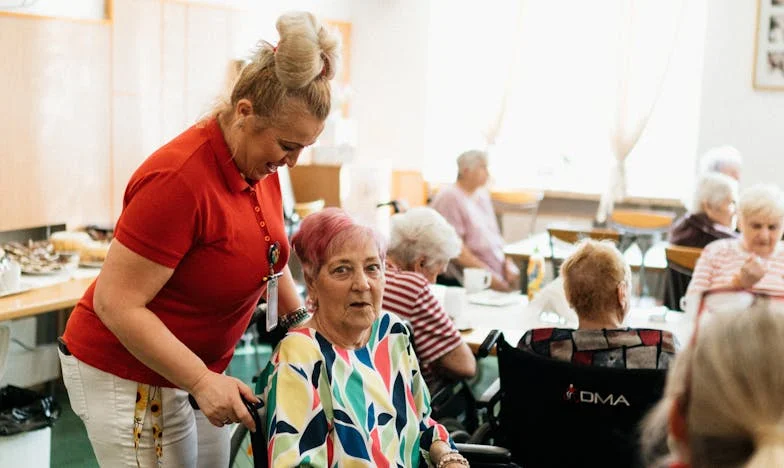 I-am spus doamnei Popescu că nu mai pot fi fata ei de mingi: „De ce nu-i cereți fiicei dumneavoastră ajutor?”