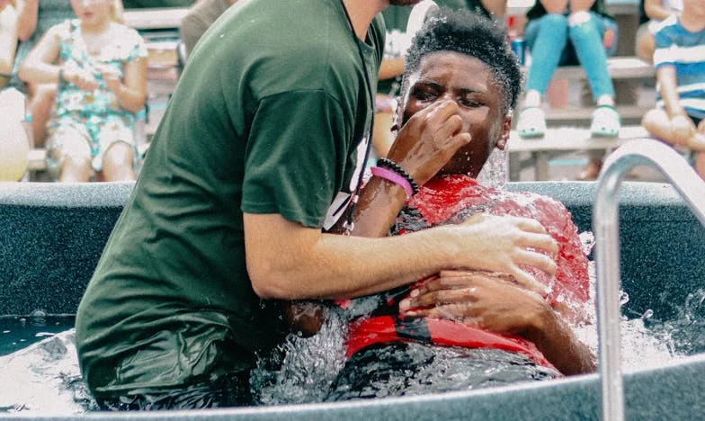 În luna a opta de sarcină am câștigat o avere. Soțul m-a lovit, iar soacra a cerut banii. Ce a urmat mi-a schimbat viața pentru totdeauna…