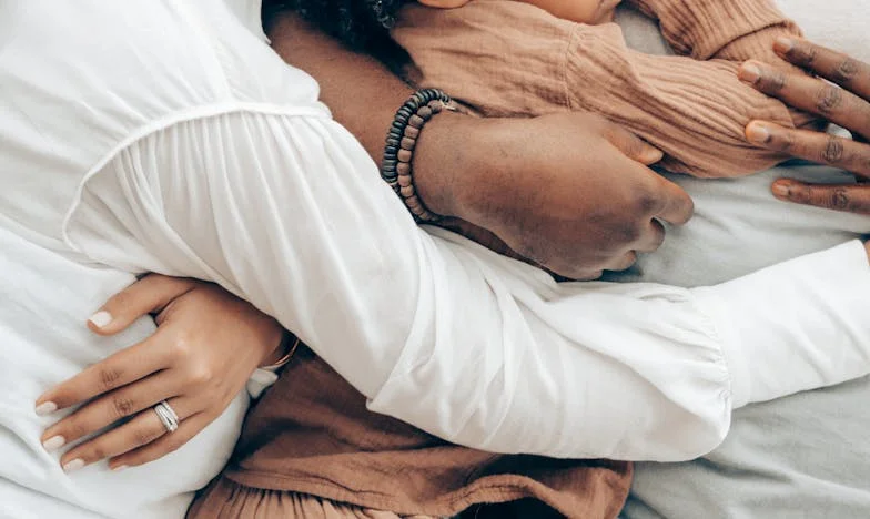 Întotdeauna tânără? Povestea mea despre blestemul aparențelor și lupta cu propria familie