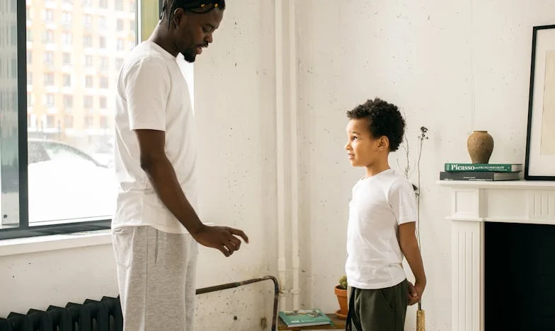 Între două case: Când lucrurile tale devin dorințele altora