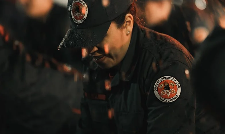 La răscruce: Povestea Luciei, a lui Martin și a alegerilor care dor