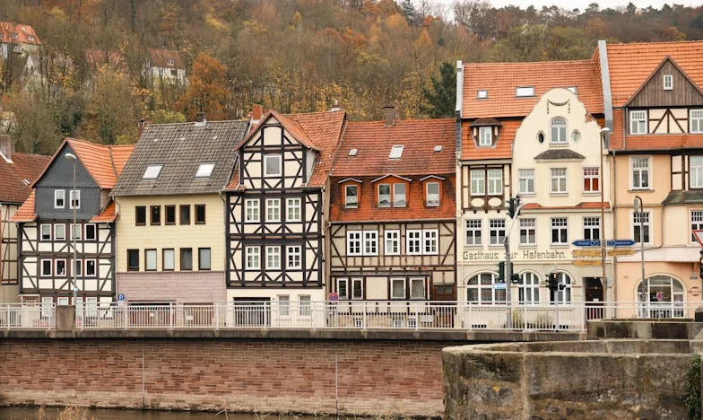 „Nu ești destul de bună!” – Povestea mea despre lupta cu așteptările familiei și regăsirea propriei voci