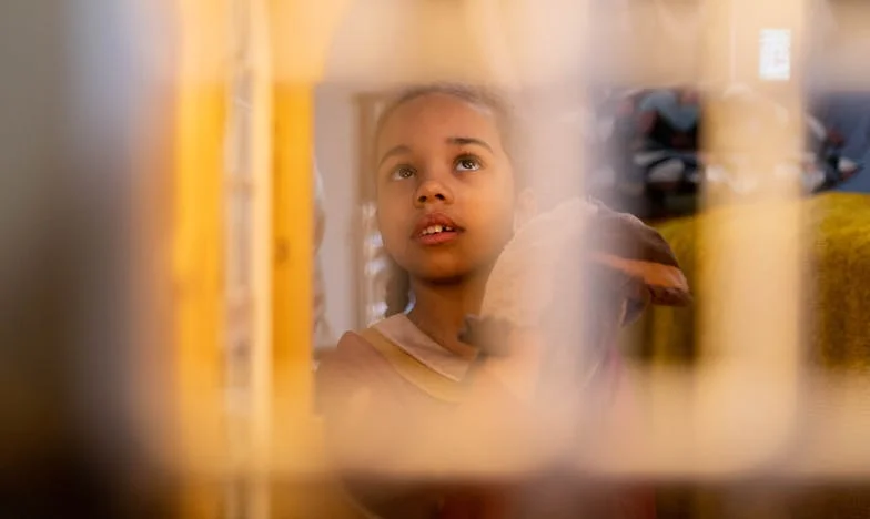 „Nu fura, mamă!” — O poveste despre foame, rușine și o mână întinsă