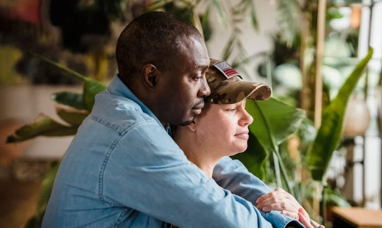 Nu i-am spus niciodată soțului meu cât câștig – acum sunt singură, dar am găsit liniștea. Oare a meritat?