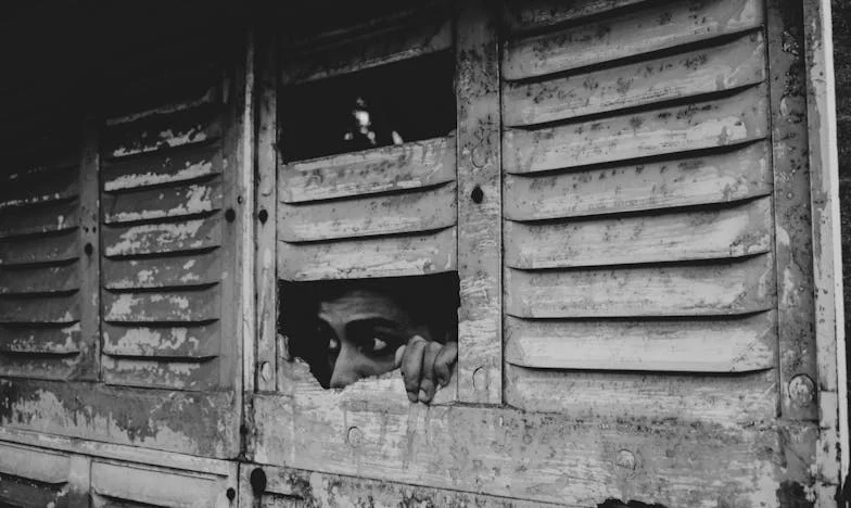 O factură ascunsă: Prețul încrederii într-o familie românească