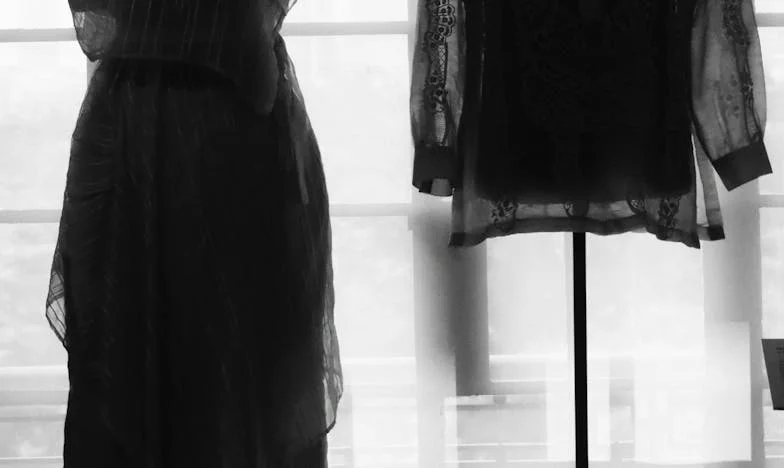 Am îngenuncheat în fața vecinului pentru mama și fratele meu – o zi care mi-a răsturnat lumea și încrederea în oameni