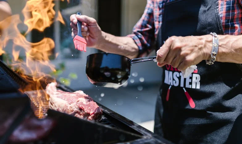 Am invitat-o pe vecina mea singură de Crăciun și nu mi-am imaginat că va deveni cea mai apropiată persoană din viața mea