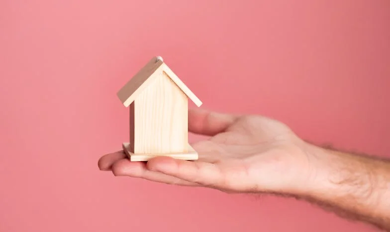 „Am plătit creditul fiului meu, iar acum îmi spune că nu am dreptul să-mi dau cu părerea, pentru că 'e casa lui'”