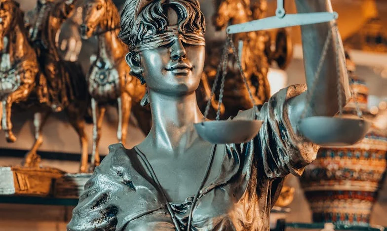 Bunică la 38 de ani: Povestea unui copil abandonat și a unei familii sfâșiate