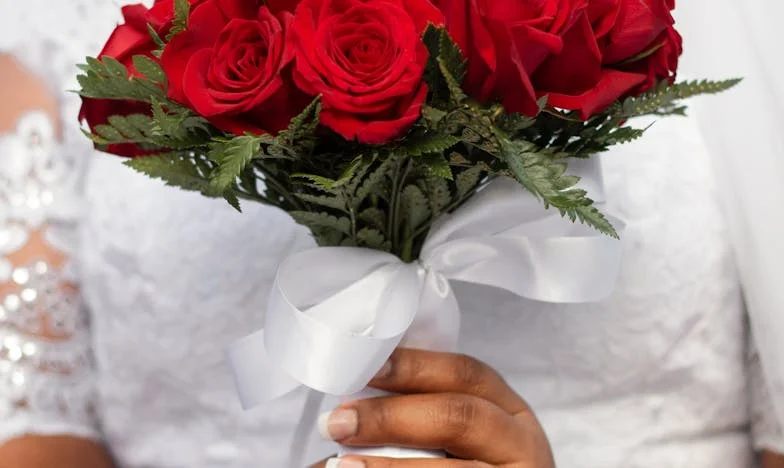 „Dacă cineva traduce asta, îi dau tot salariul!” – Povestea Renatei, care a schimbat destinul firmei și al propriei familii