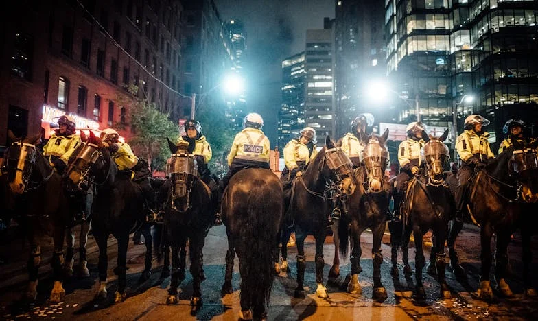 „De ce să fiu eu bona familiei?” – Povestea unei bunici care vrea să-și trăiască viața