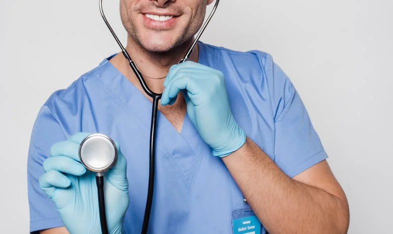 Fiul meu la spital, eu în cătușe, iar soțul meu zâmbea – O noapte care mi-a schimbat viața