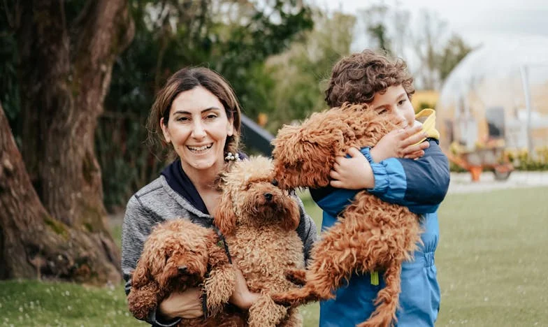 Între două lumi: Povestea mea despre sacrificiu și regăsire