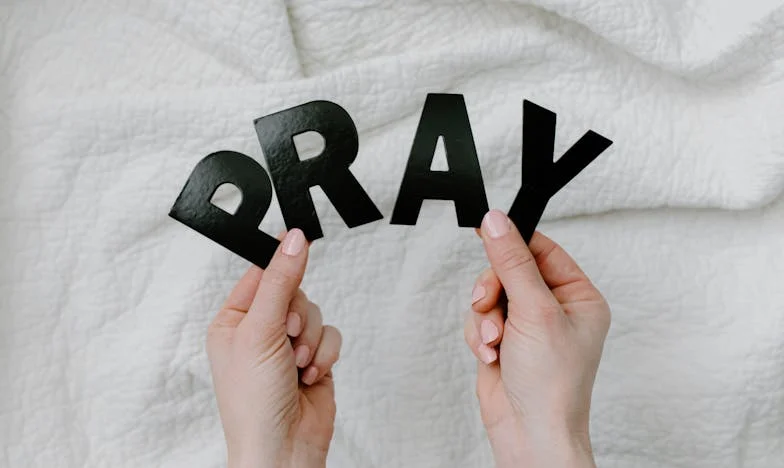 Între două lumi: Povestea mea dintr-un sat uitat de lume