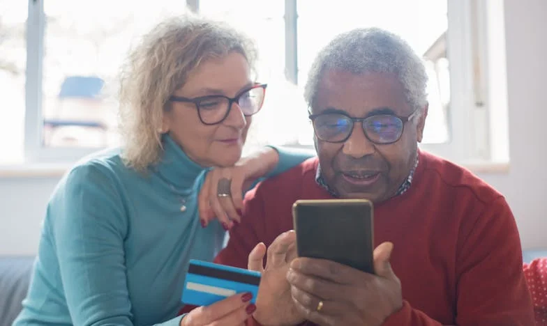 „Majko, iar n-ai șters praful!” – Povestea Jasnei care s-a pierdut pe sine