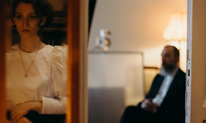 „Mama mă învinovățește pentru că nu o ajut cu fratele meu bolnav”: După ce am terminat liceul, mi-am făcut bagajele și am fugit de acasă