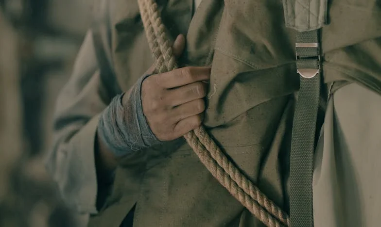 Niciodată nu am crezut că voi fi nevoită să-mi înscenez propria moarte ca să scap – Povestea mea despre violența domestică într-o familie românească