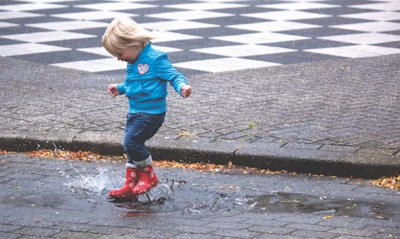 Nora care ne-a răsturnat lumea: Când tradiția se ciocnește cu modernitatea