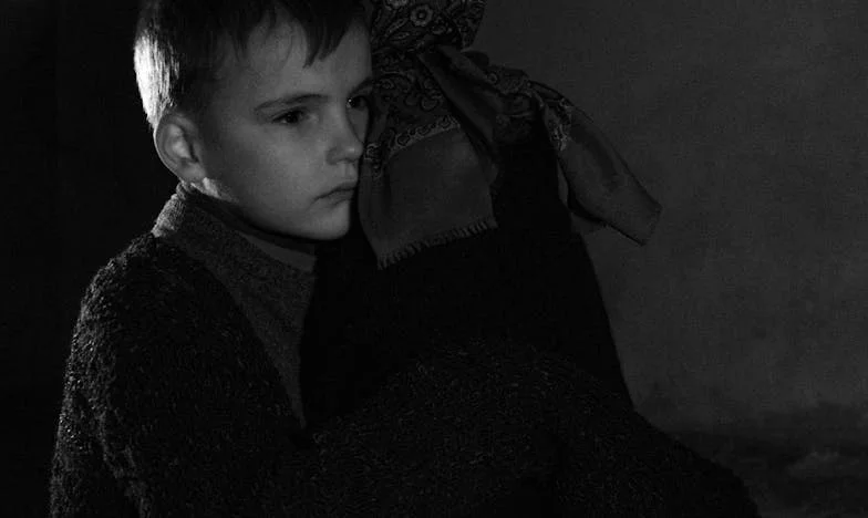 „Nu ai niciun drept la casa asta!” – Povestea unei mame care a luptat pentru viitorul fiului ei