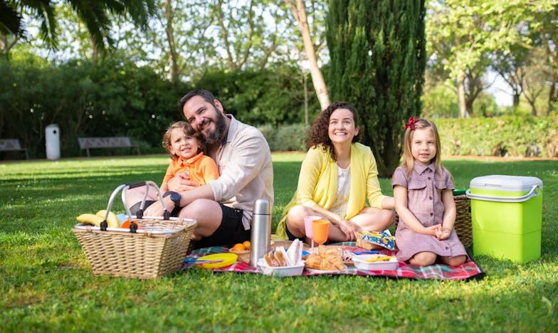 Nu am știut că soția mea îmi poartă fiul – Am divorțat, mi-am alungat cele patru fete, iar după 15 ani totul s-a prăbușit