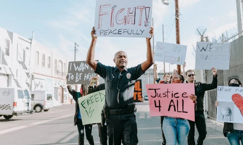 „Părinții soțului meu sunt bogați, dar nu ne ajută” – O dramă românească sub presiunea cumpărării unei locuințe