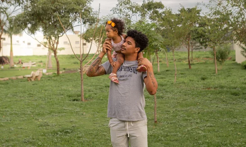 „Ridică-te și fă-mi o cafea!” – Cum mi-a distrus cumnatul weekendul de familie și de ce nu pot să-mi iert soțul