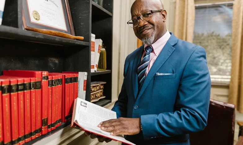 Rușinea lui Victor: O poveste despre nedreptate și curaj într-o școală românească