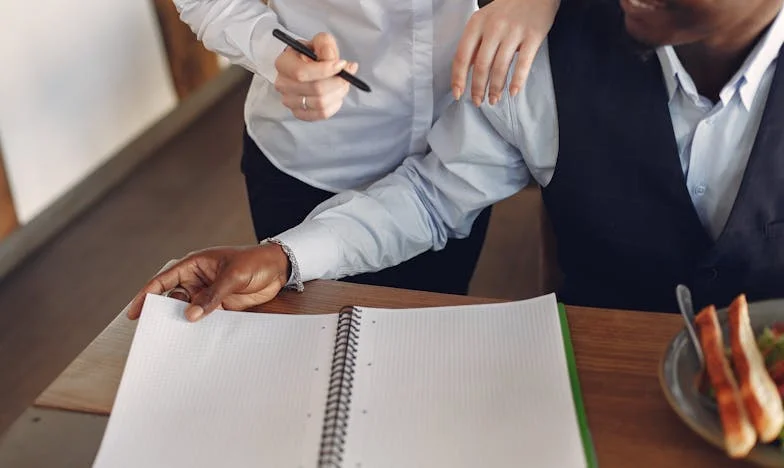 „Semnează tot pe numele meu! De ce ai crezut-o? Te minte!” – Povestea unei trădări, a unei familii destrămate și a luptei pentru propria viață