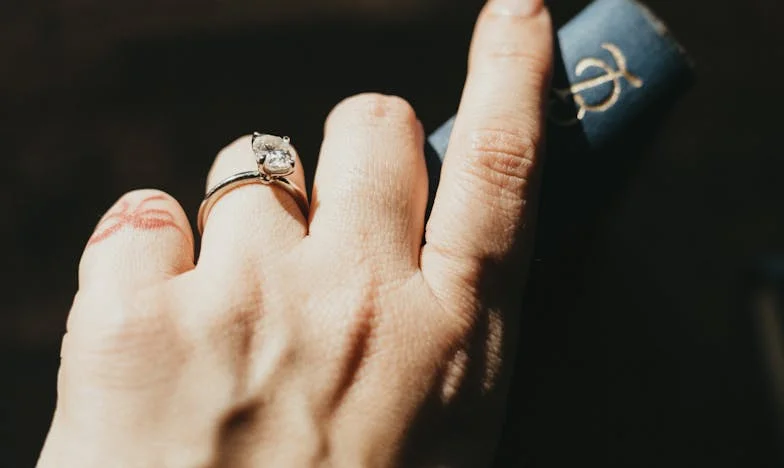 Soțul meu mă compară mereu cu soția prietenului său – oare chiar nu vede cât de diferite sunt familiile noastre?