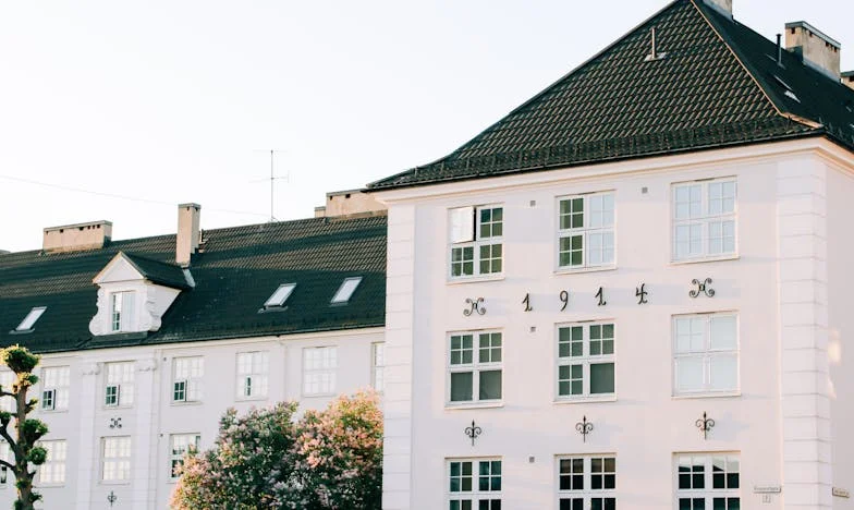 Sub același acoperiș: Povestea trădării, iertării și unui nou început