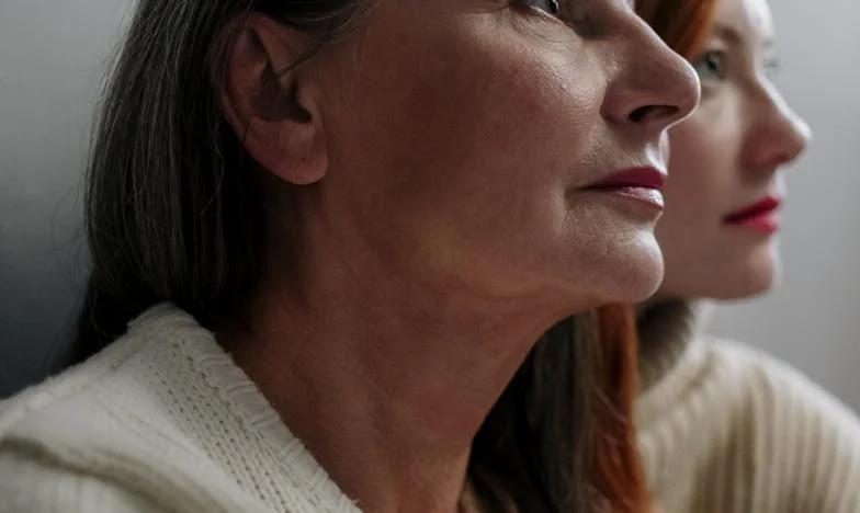 „Sunt soacră, dar mai sunt eu parte din familie?” – Povestea unei tăceri dureroase într-o familie românească