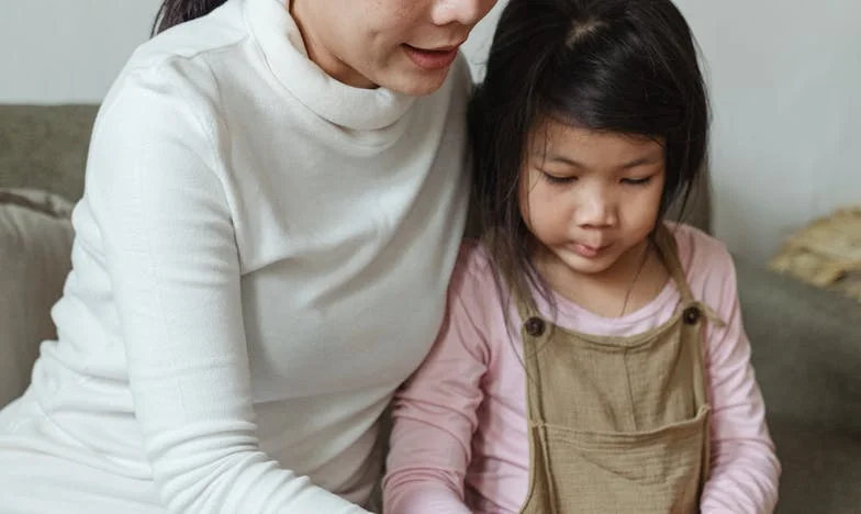 Când nu poți alege familia: Povestea unei coabitări forțate cu fratele meu