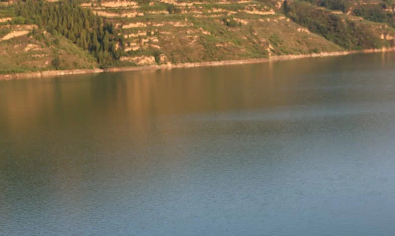 Dincolo de Uși Închise: Povestea Mea Despre Credință, Familie și Iertare