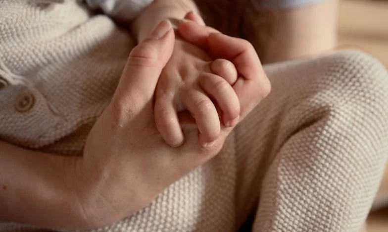 După infarctul mamei, drumul spre împăcare: Cât de departe mergem pentru cei care ne-au crescut?