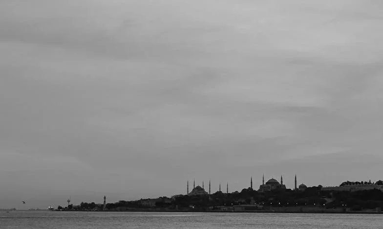 Greutatea trădării: Dragoste care doare și vindecă